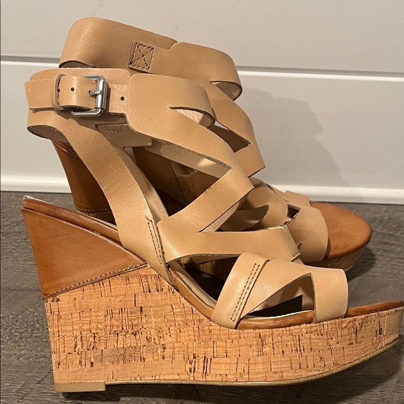 Guess Hennele Sandals Size 9.5 ***CLEARANCE*** - Picture 1 of 7